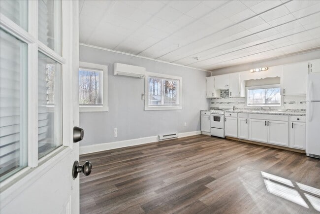 Building Photo - Call Eric Rutherford at (757)286-3742 for more information