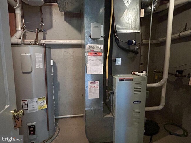 Building Photo - 445 Fort Hill Cir