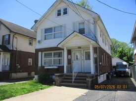 Building Photo - 15-34 Parmelee Ave