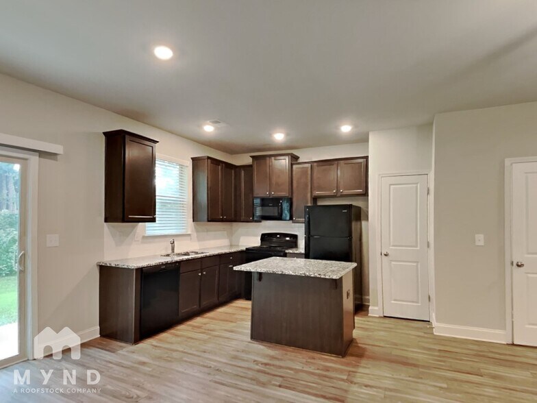 Building Photo - 3413 Sumersbe court