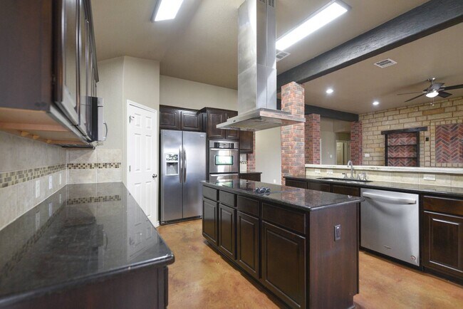 Building Photo - 7100 Almond Dr