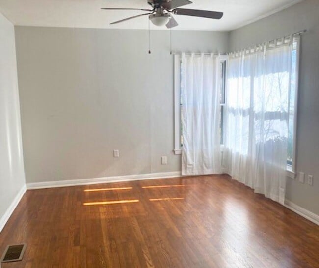 Building Photo - 3601 E Brookview Dr