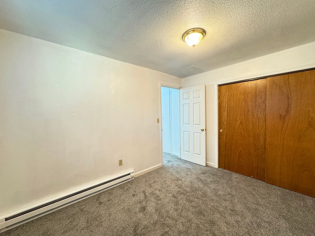 Building Photo - 2148 Primrose Dr