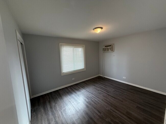 Building Photo - 10326 Mayfield Ave