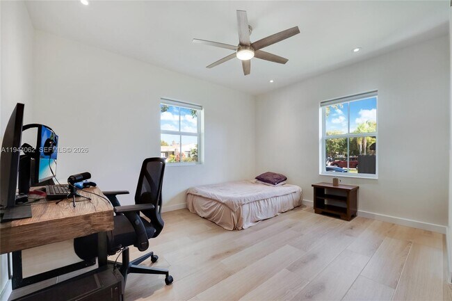 Building Photo - 6356 SW 14th St