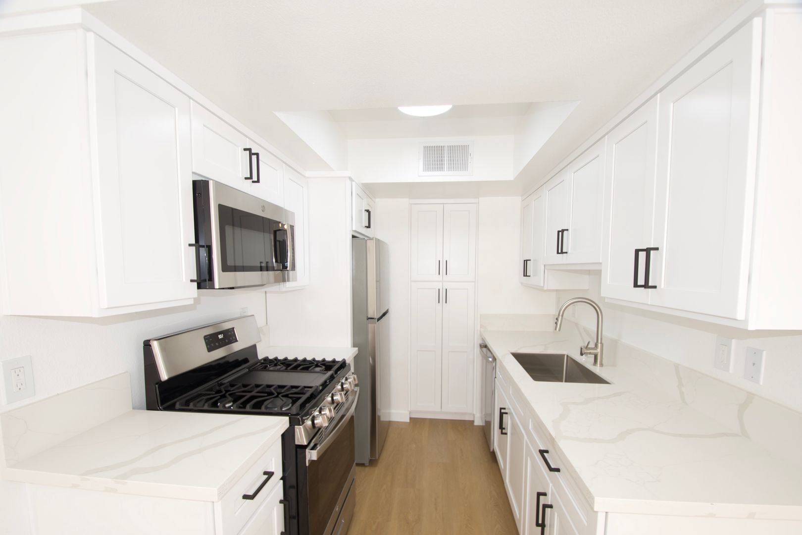 Building Photo - 10914 Camarillo St