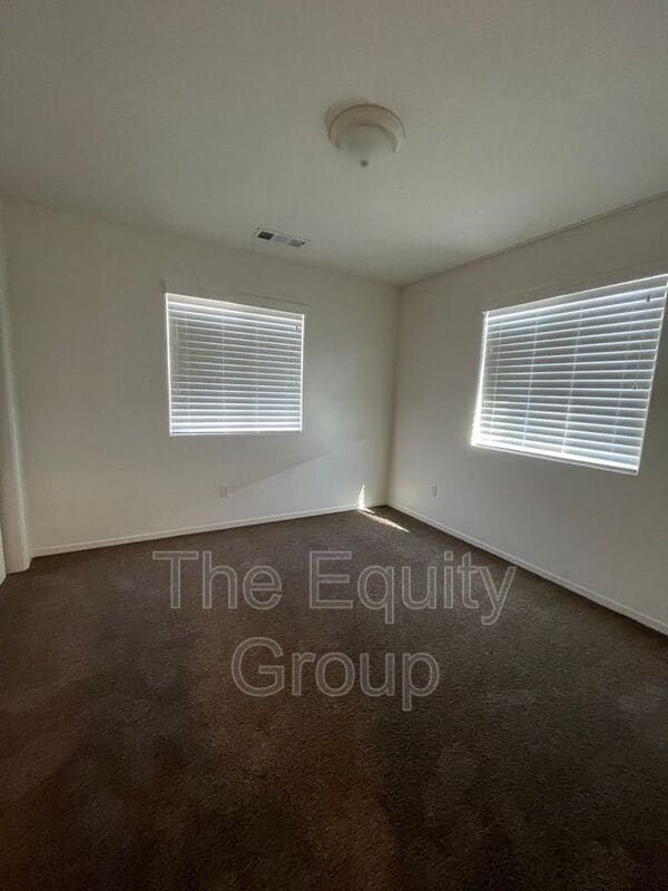 Building Photo - 2218 W Lark Ave