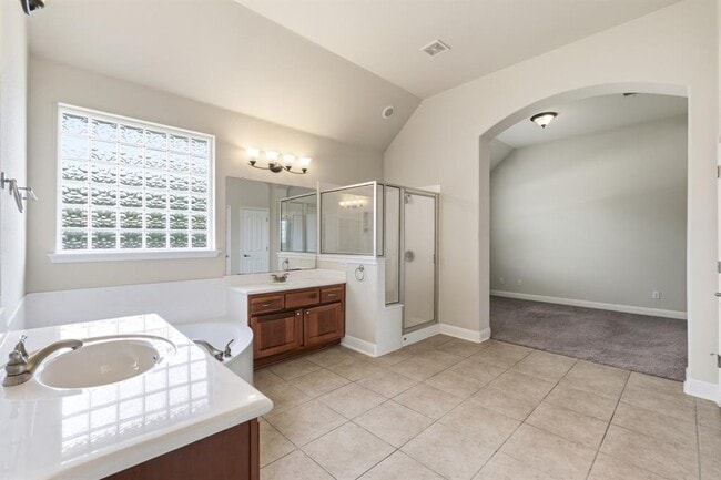 Building Photo - 1301 David Cove