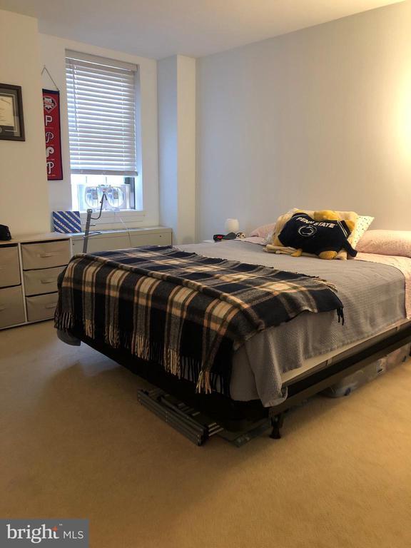 Building Photo - 219 S 18th St