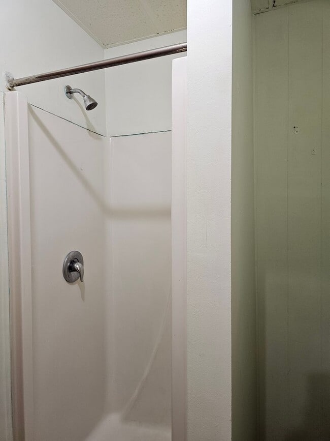 Building Photo - 619 Wallace Ave