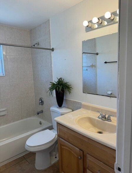 Building Photo - 3004 Oaklawn Ave