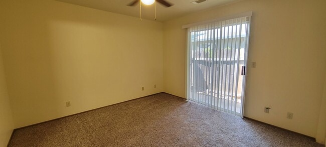 Building Photo - 866 Cally Ct