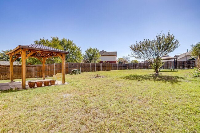 Building Photo - Spacious 4 Bed- 2.5 Bath Rental in the Des...