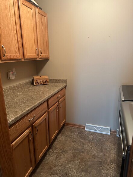 Building Photo - 6312 Holscher Rd