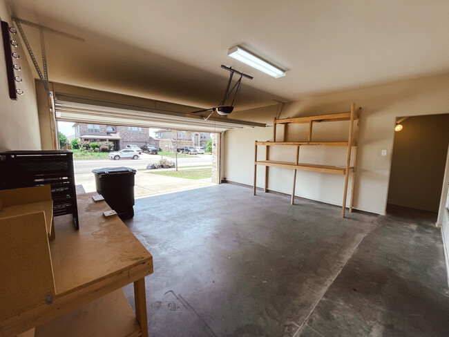 Garage - 4904 Bridgewood Dr