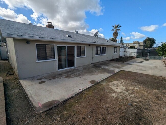 Building Photo - 3 BR / 2 BA Single Story Home in Serra Mesa