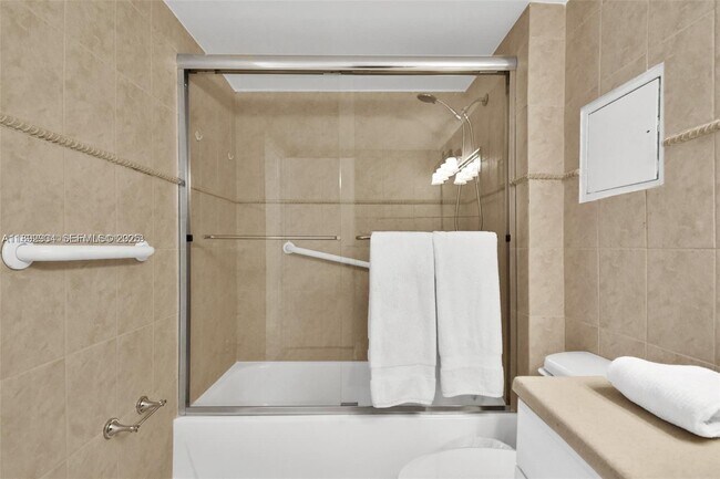 Building Photo - 2301 Collins Ave