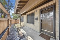 Building Photo - 2216 Manor Rd