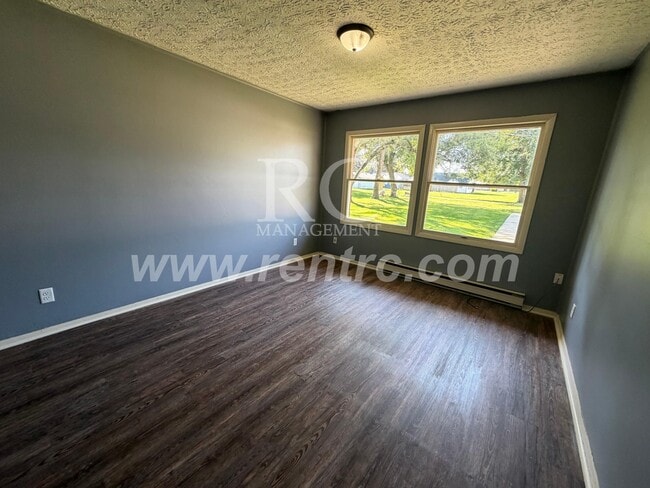 Building Photo - 619-1 Elm-W