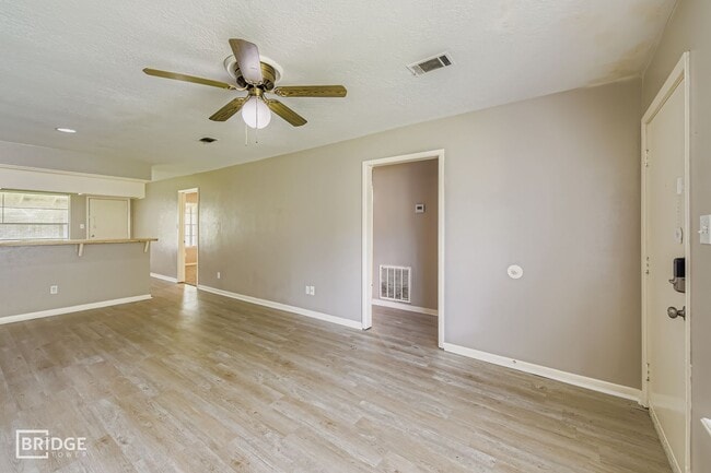 Building Photo - 1611 Hazelwood St