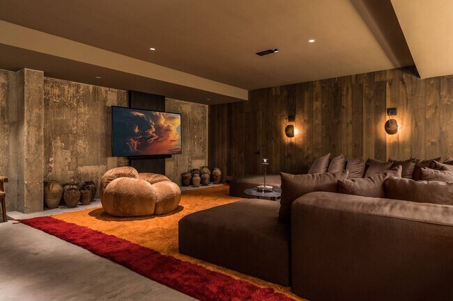 Building Photo - 265 Three Mile Harbor Hog Creek Rd