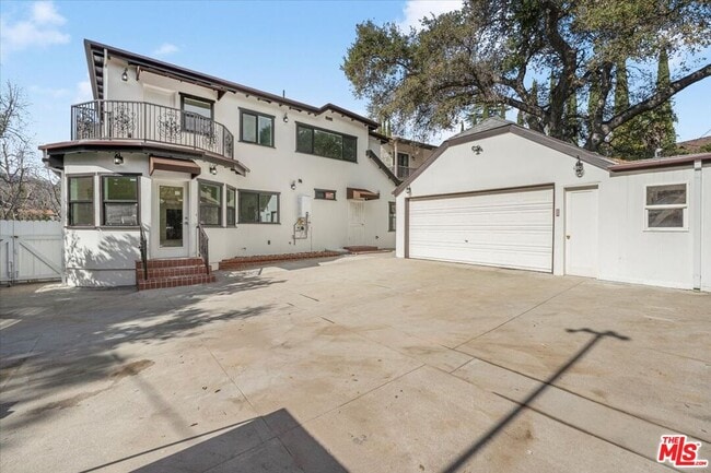 Building Photo - 1928 Montecito Dr