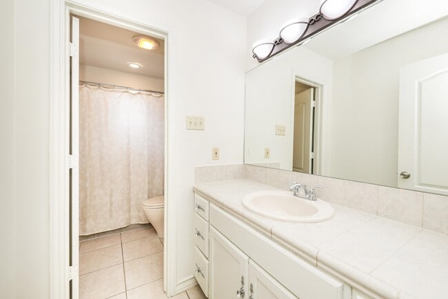 Building Photo - 2040 Cochiti Dr