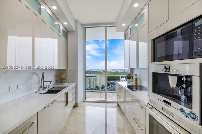 Building Photo - 16001 Collins Ave