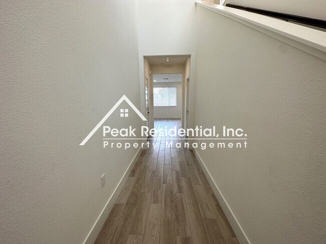 Building Photo - Beautiful Newer Elk Grove 3bd/2.5ba Home with 2 Car Garage