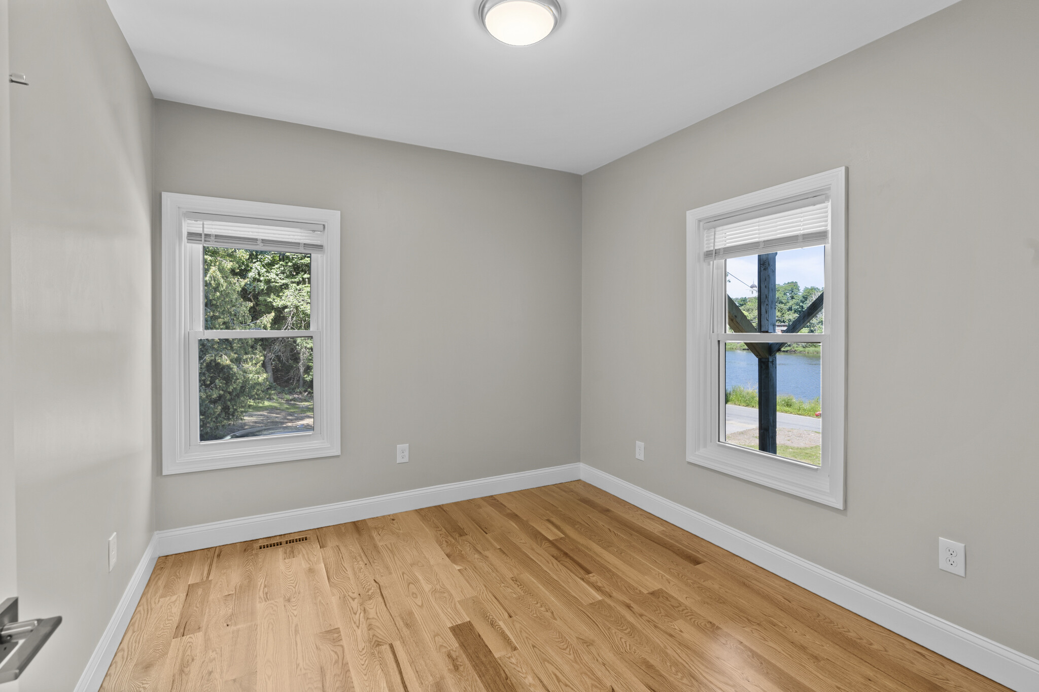 Building Photo - 376 Arnolds Neck Dr