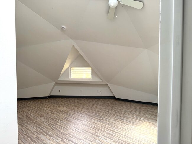 Building Photo - 14-3431-3431 Forest Rd