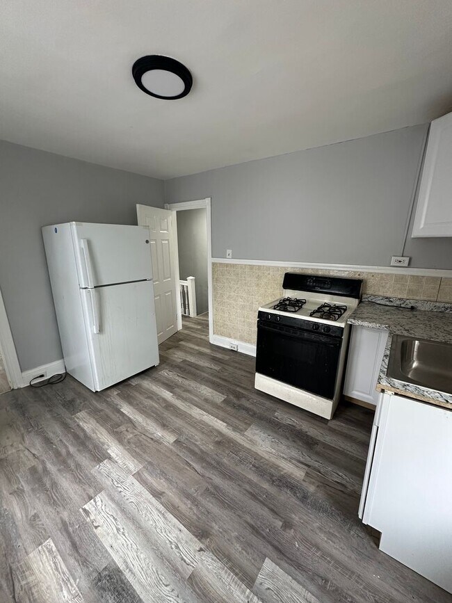 Building Photo - 117 N Front St