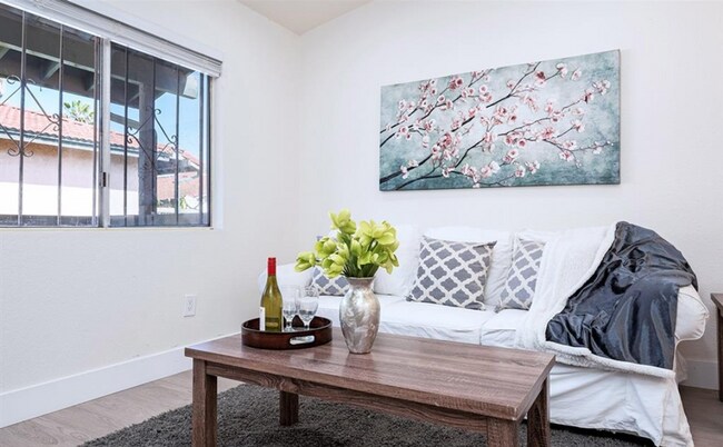 Building Photo - 1 Bed / 1 Bath Apartment for Rent in San Ysidro – $1,799/mo