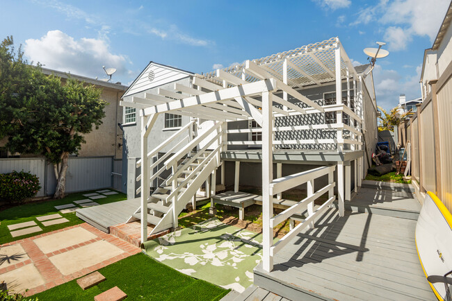 Building Photo - 526 Avenue A