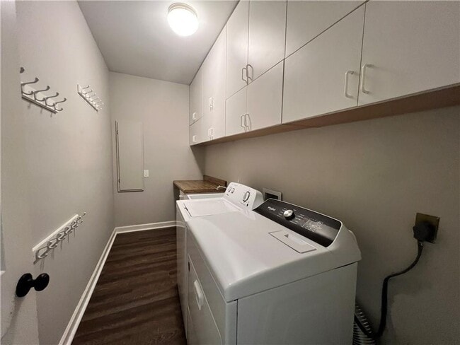 Building Photo - 5630 Sandown Way