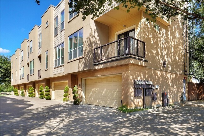 Building Photo - 4050 McKinney Ave