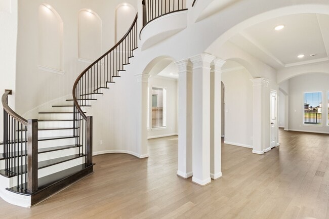 Building Photo - 6131 Belleau Lake Dr