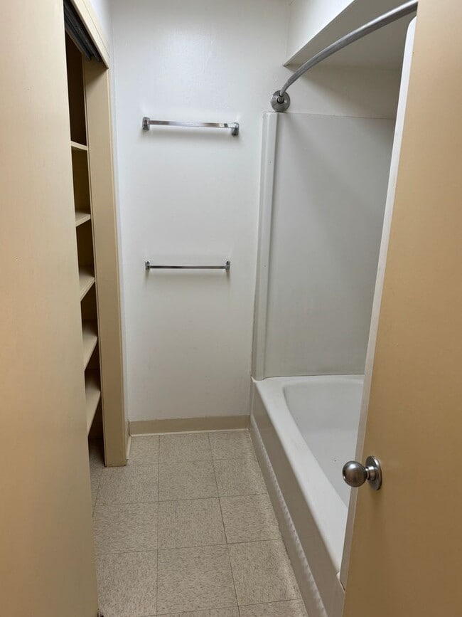 Building Photo - 2 BD / 1 BA Unit in Wahiawa!!! *Pet-Friendly*