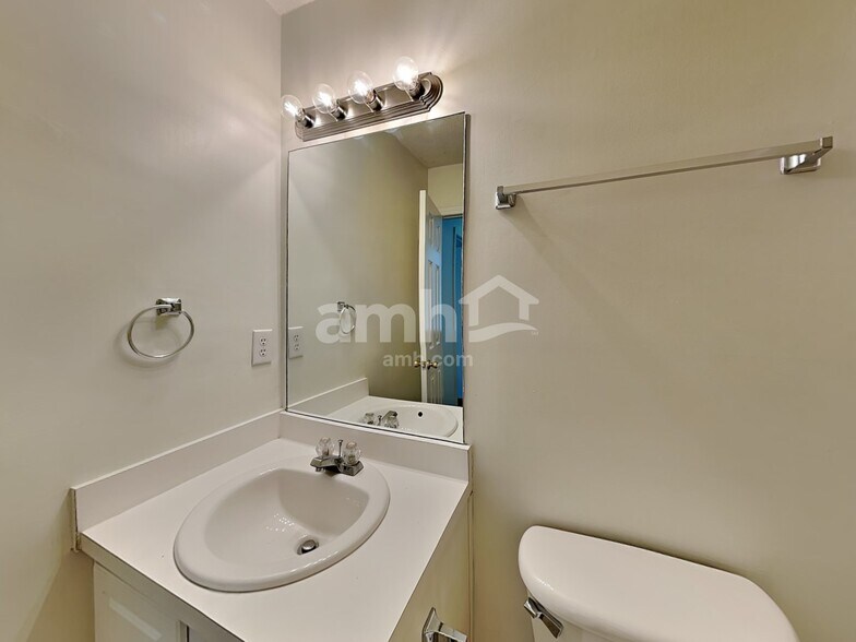 Building Photo - 125 Fairford Dr