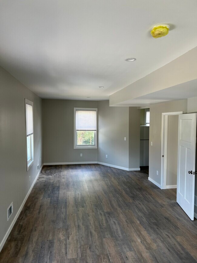Building Photo - 95 Craighead St