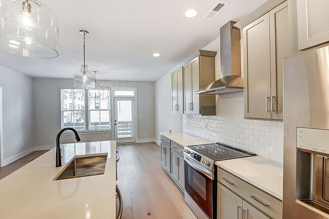 Building Photo - NEW TOWNHOME W/ ROOFTOP TERRACE @ 5West Te...