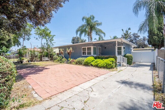 Building Photo - 214 N Martha Pl