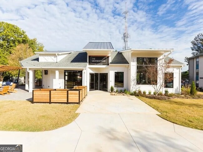 Building Photo - 3500 Windcliff Dr SE