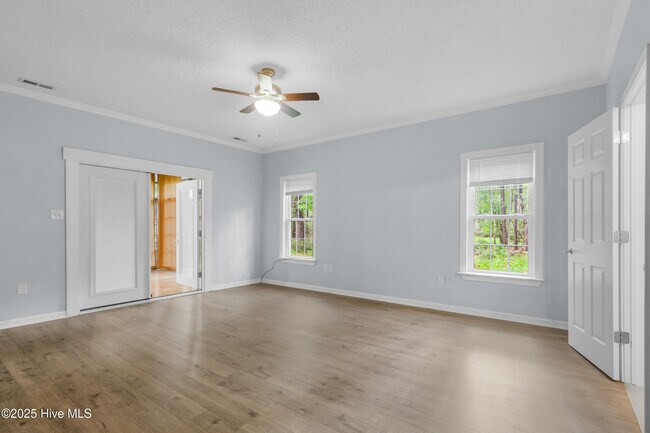 Building Photo - 907 Port Royal Ct
