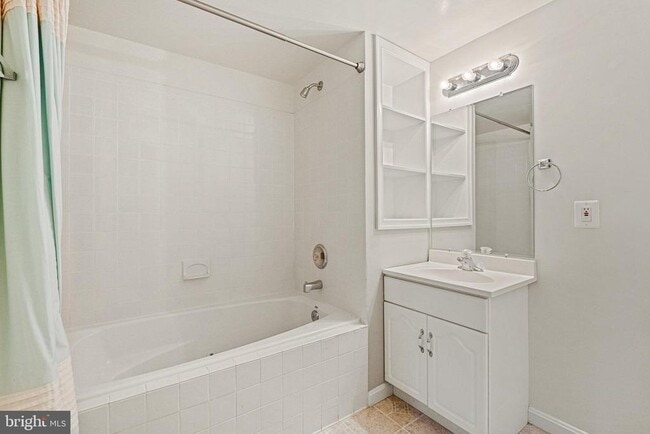 Building Photo - 9760 Hatmark Ct