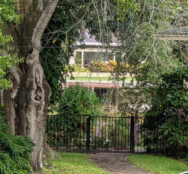 Building Photo - 1310 W Woodlawn Ave