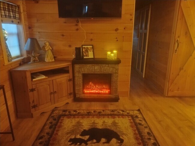 Building Photo - 554 Hovermale Ln