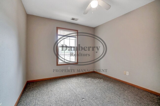 Building Photo - 1115 N Byrne Rd