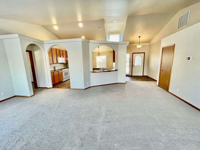 Building Photo - 3bed/2bath Rancher Style Home in Post Falls