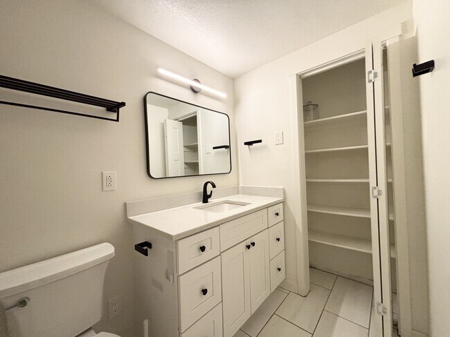 Building Photo - 11299 Woodhill Dr
